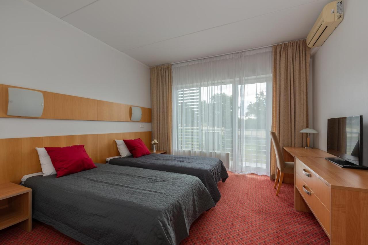 Raadimoisa Hotell Tartu Ngoại thất bức ảnh