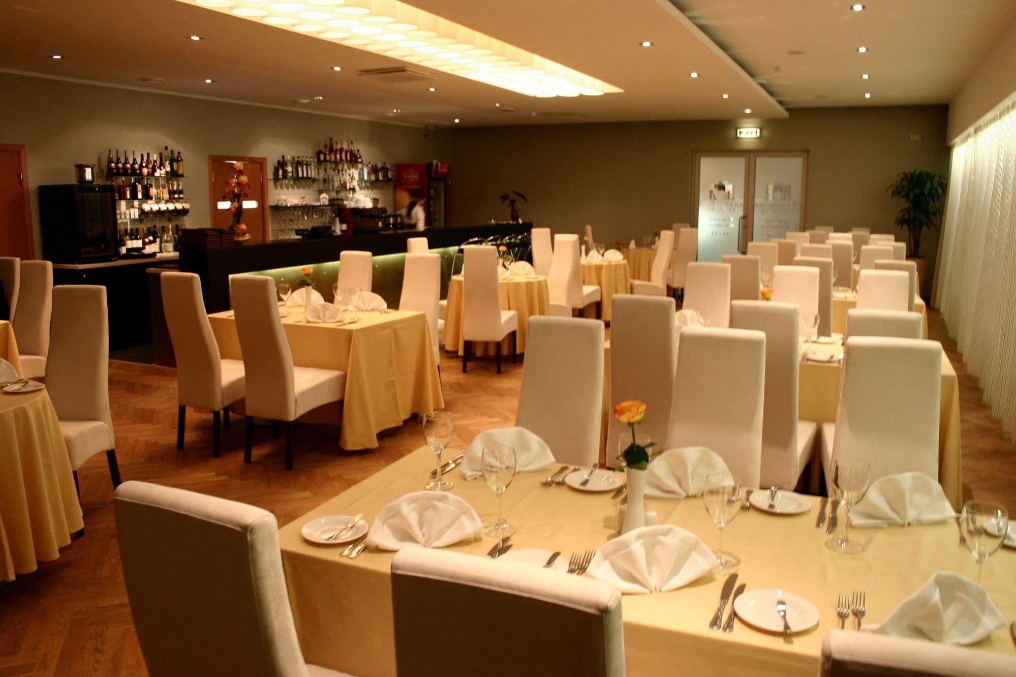 Raadimoisa Hotell Tartu Ngoại thất bức ảnh