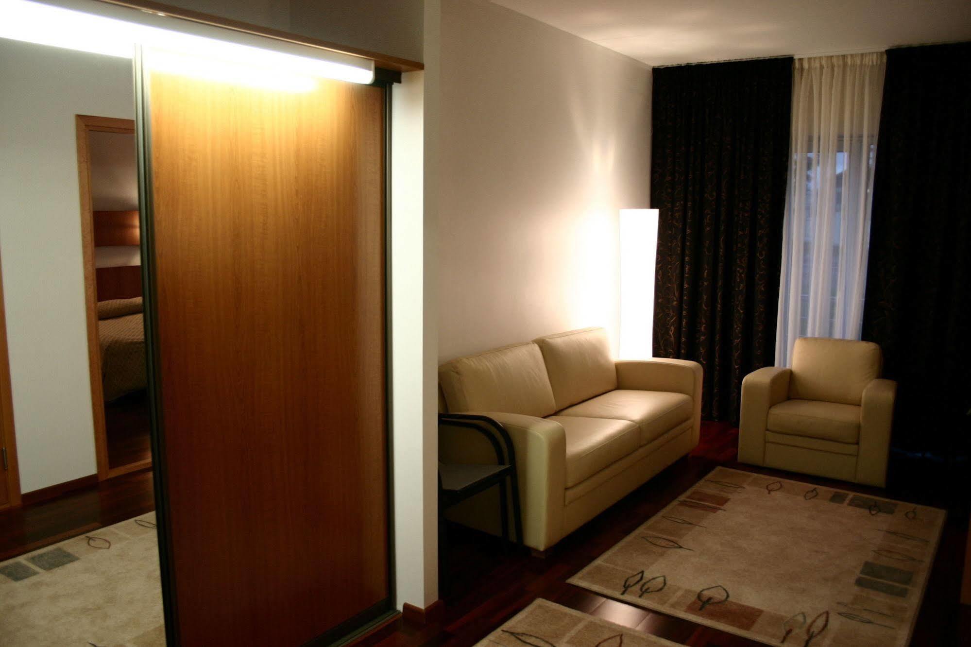 Raadimoisa Hotell Tartu Ngoại thất bức ảnh