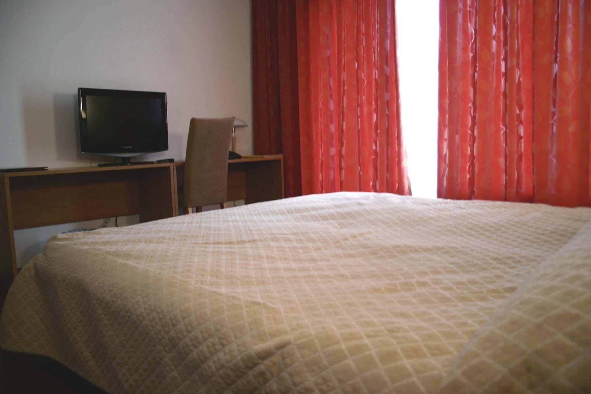Raadimoisa Hotell Tartu Ngoại thất bức ảnh