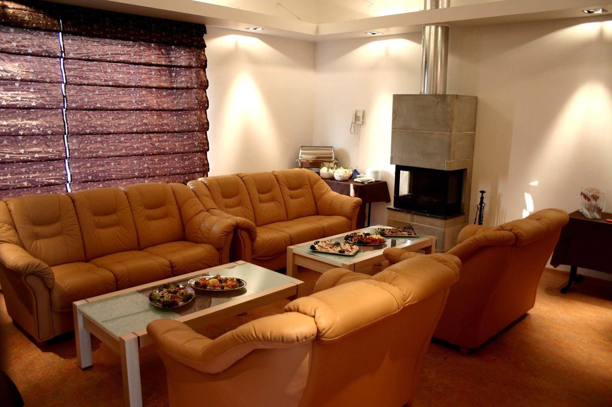 Raadimoisa Hotell Tartu Ngoại thất bức ảnh